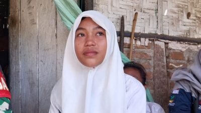 Air Mata Elsa, Hidupnya Berubah Setalah “Unggahan Vidio Jalan Kaki 3,4 Km ke Sekolah’ 