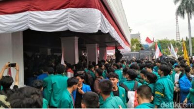 Aksi Massa #KawalPutusanMK di DPRA, Nyaris Bentrok Dengan Polisi