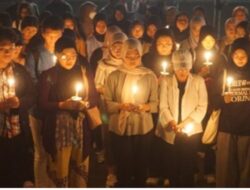UGM Gelar Aksi Lilin sebagai Bentuk Keprihatinan Darurat Demokrasi
