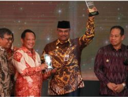 Tingkatkan Kesejahteraan, Pj Gubernur Aceh Terima Dua Penghargaan Kinerja 2024