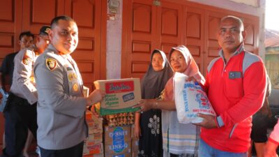 Kapolres Aceh Tamiang Berikan Bantuan untuk Korban Banjir di Seruway