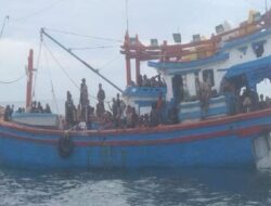 Ratusan Imigran Rohingya Masih Terombang-ambing di Perairan Aceh Selatan