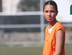 Manisnya Pesona Noa Leatomu dan Estella Loupatty dengan Kebaya dan Kain Batik saat Jalani Sumpah WNI bareng Kevin Diks