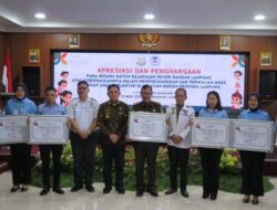 Suskes Perjuangkan Hak Perwalian Anak Terlantar, Kejari Bandar Lampung Terima Penghargaan Dari Komnas PA