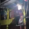 Viral, 2 Bocah 7 Tahun Mengais Sisa Makanan Tamu  HUT ke-80 RI, Seakan Menemukan Harta Karun