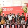 Peringatan HUT RI ke-80, Gubernur Aceh dan Istri Serahkan Cendera Mata pada Keluarga Pahlawan