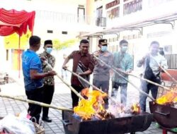 Kejari Bireuen Potong AK-56 dan Musnahkan Sejumlah BB Lain, ini Daftarnya